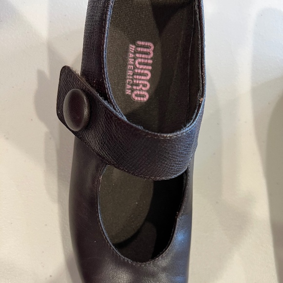 Munro "Jenna"  9 SS (AAAA) Brown Shoes - Picture 2 of 5